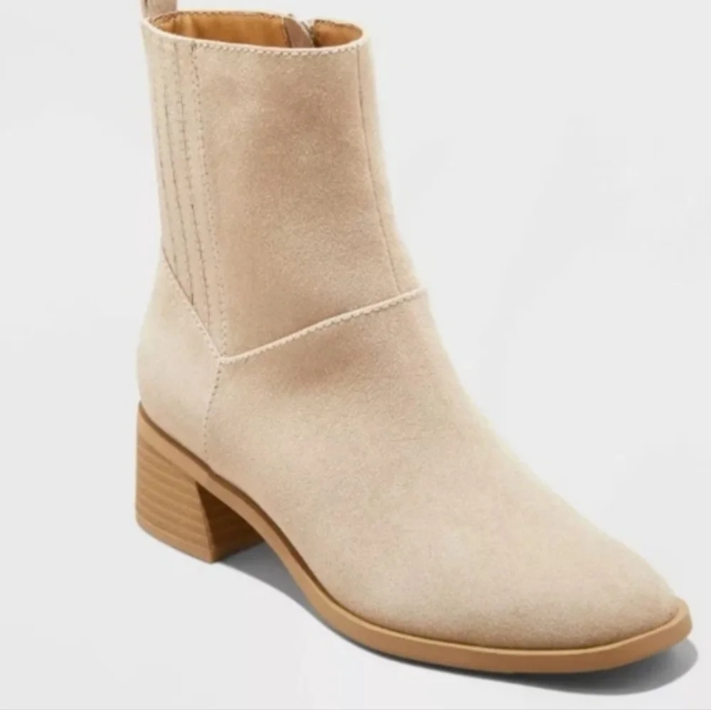 Universal Thread Ashley Low Block Ankle Booties - Taupe Size 9.5